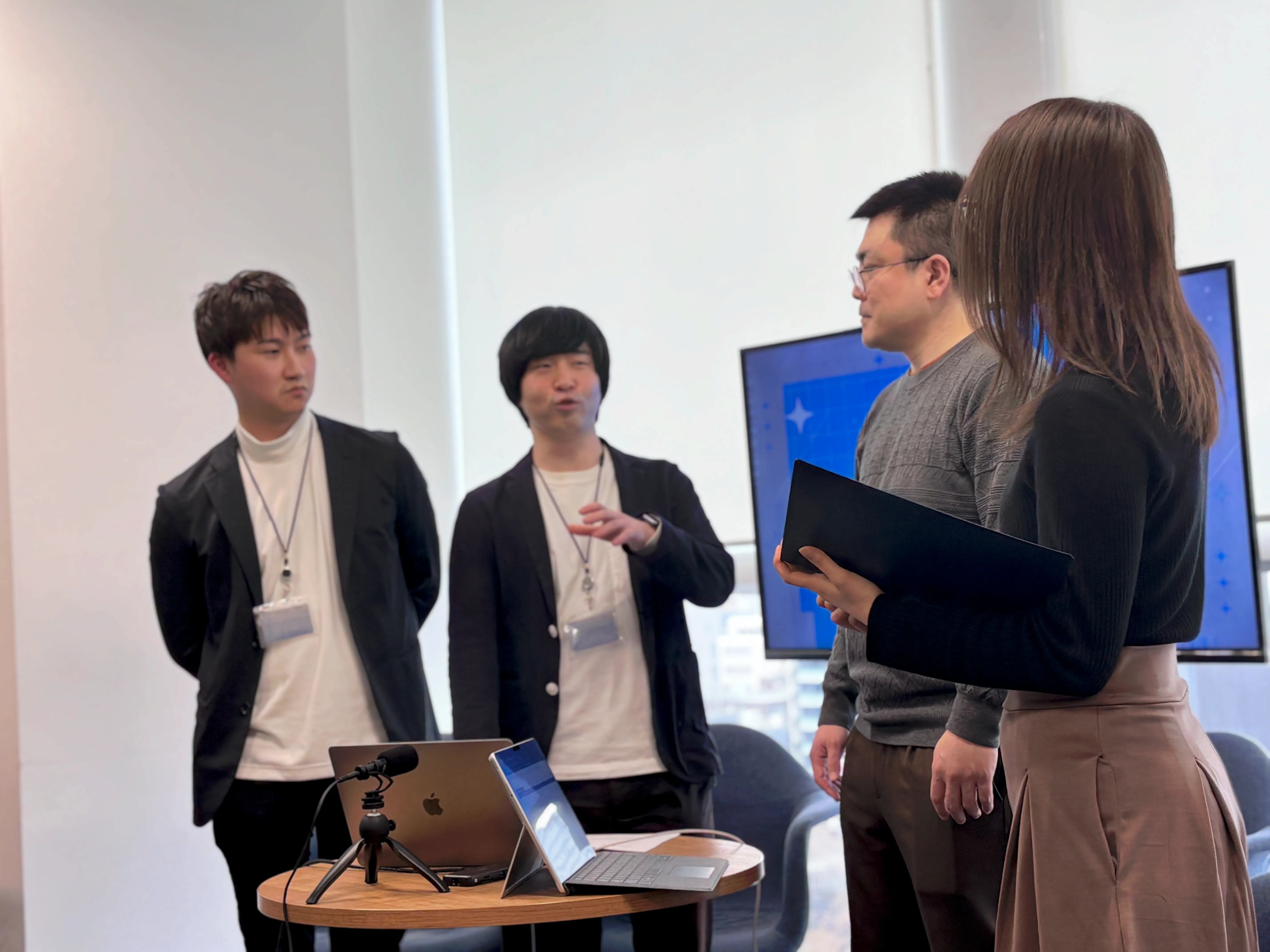 未経験者、経験者問わず自社エンジニアが主体となって行う、社内カンファレンスイベントの様子